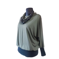 Sportowa bluzka ze ściągaczami i z golfem - khaki i czarny